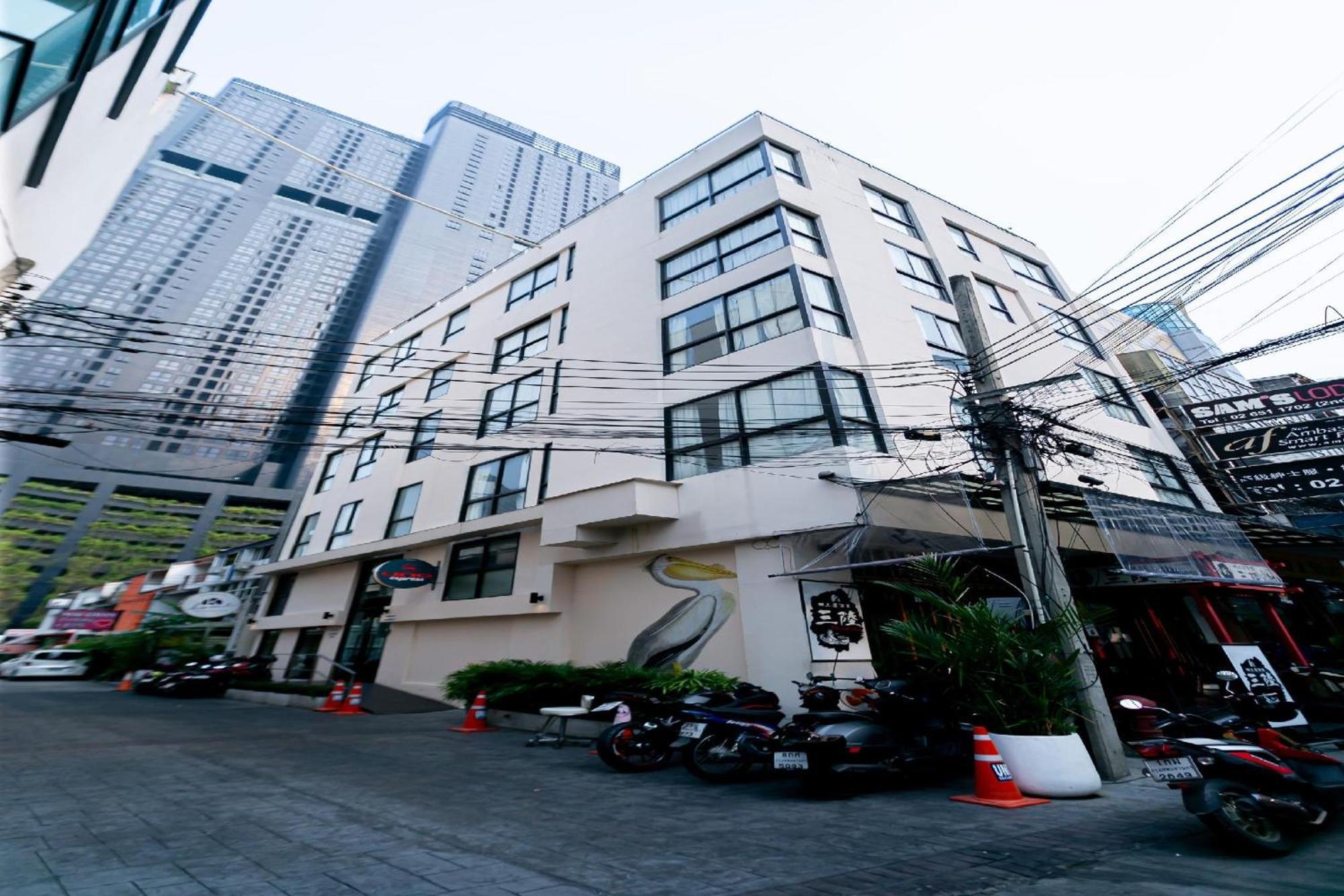 Uno Express Hotel Bangkok Buitenkant foto