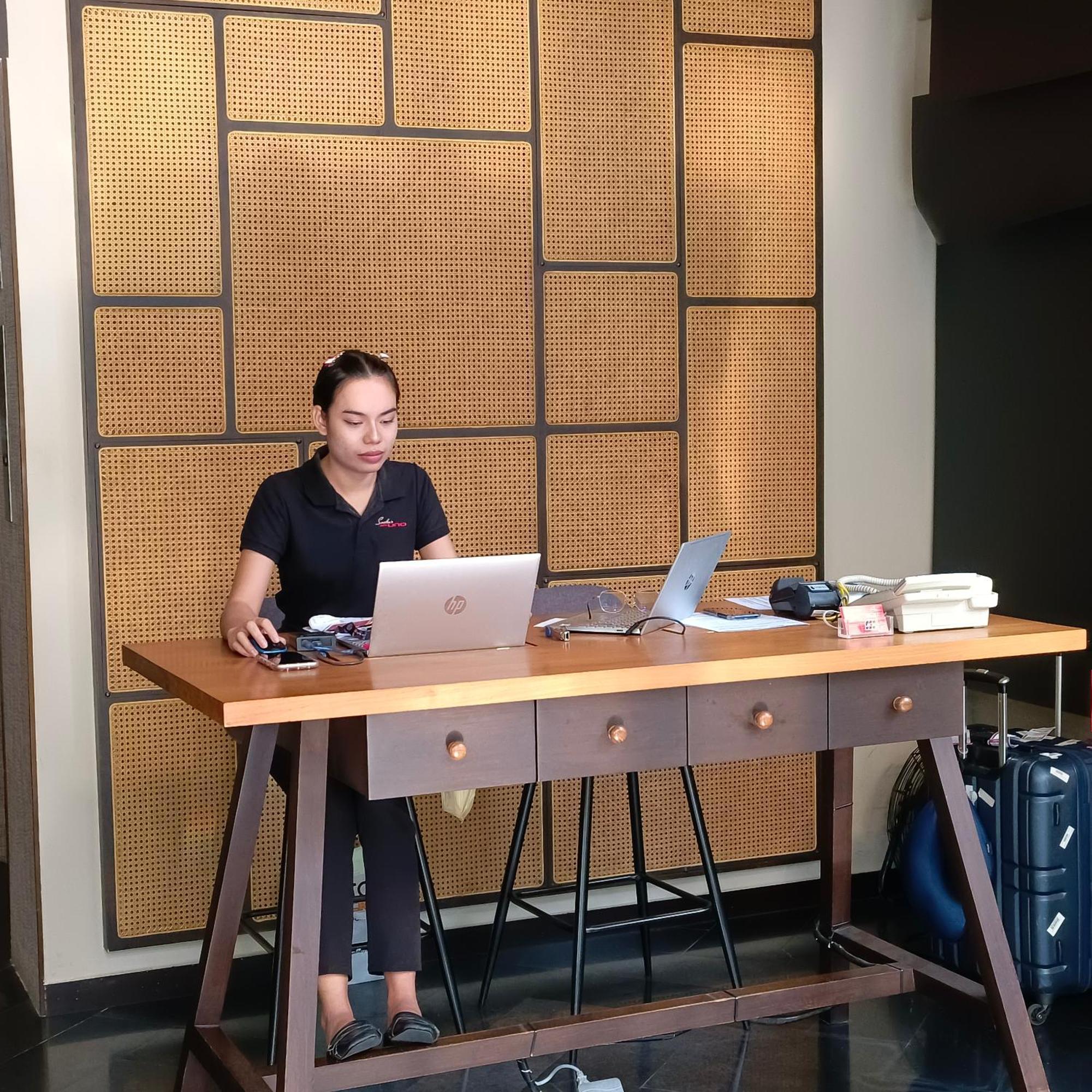 Uno Express Hotel Bangkok Buitenkant foto