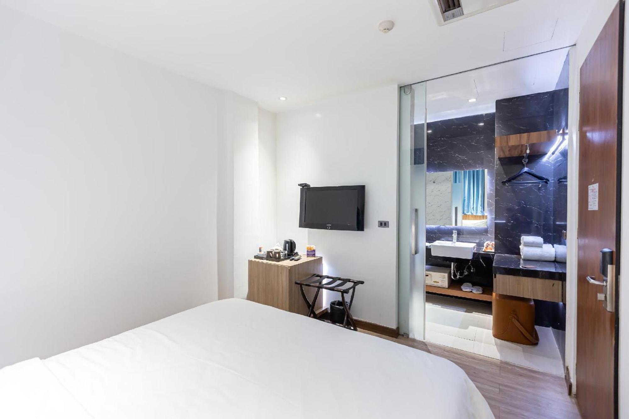 Uno Express Hotel Bangkok Buitenkant foto